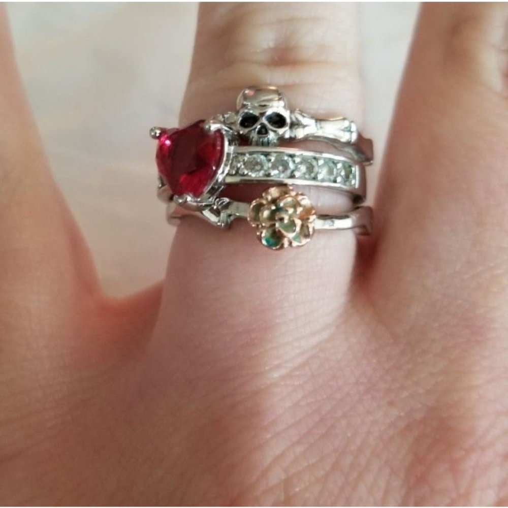 Apocalypse Love Ladies Ring Set Size 7